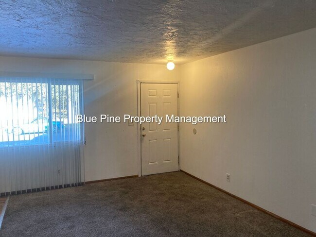 Building Photo - 274 Pine St