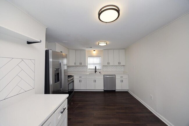 Foto del edificio - 8508 Eby Ave