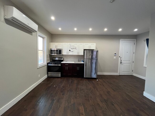 Building Photo - 5 Whitman Ave