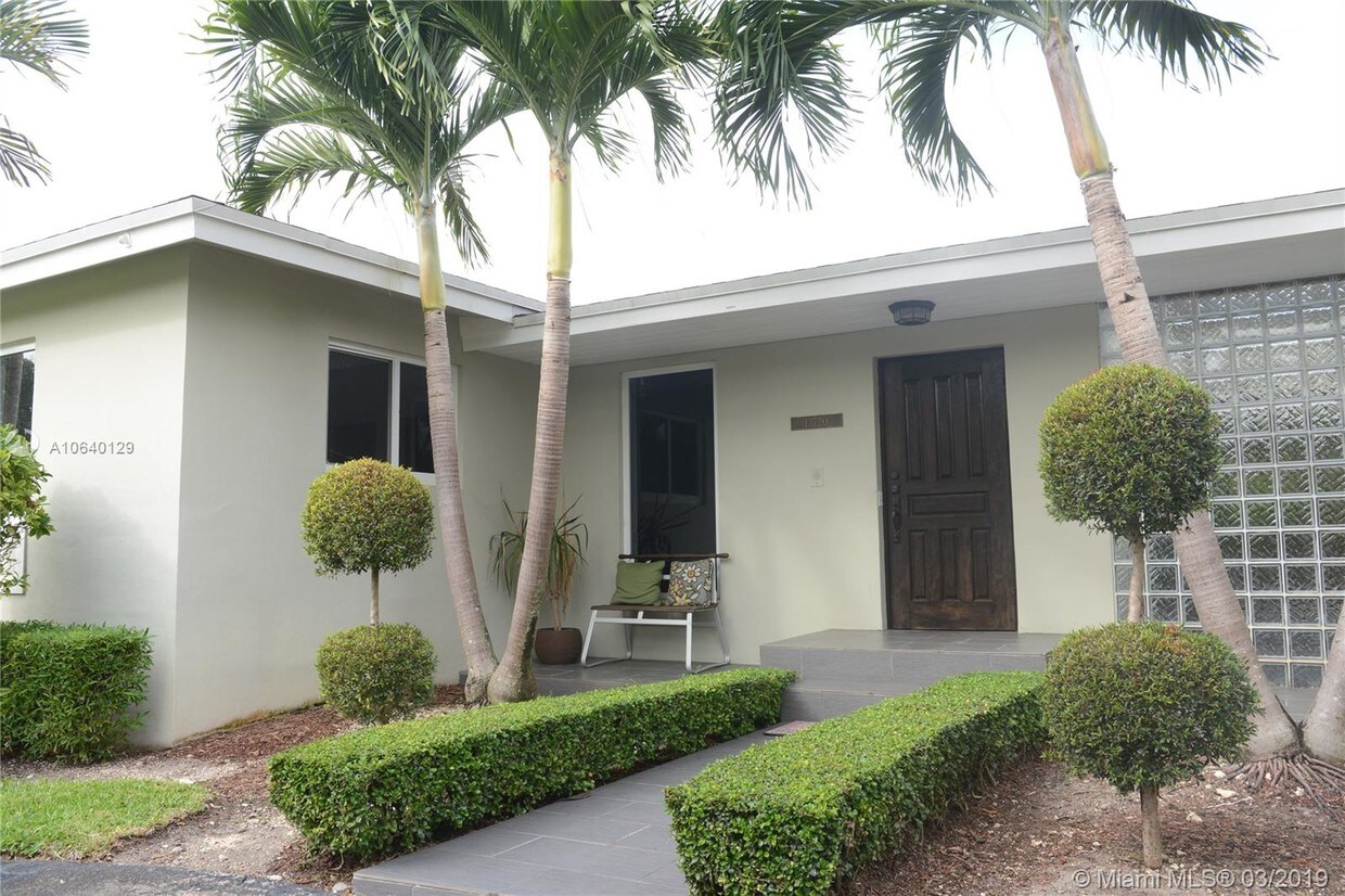 Primary Photo - 13720 SW 73rd Ave