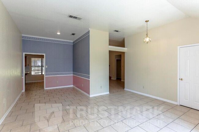 Foto del edificio - 800 Silver Creek Dr