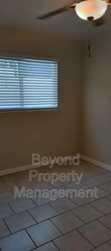 Foto del edificio - 4219 Winona Ave