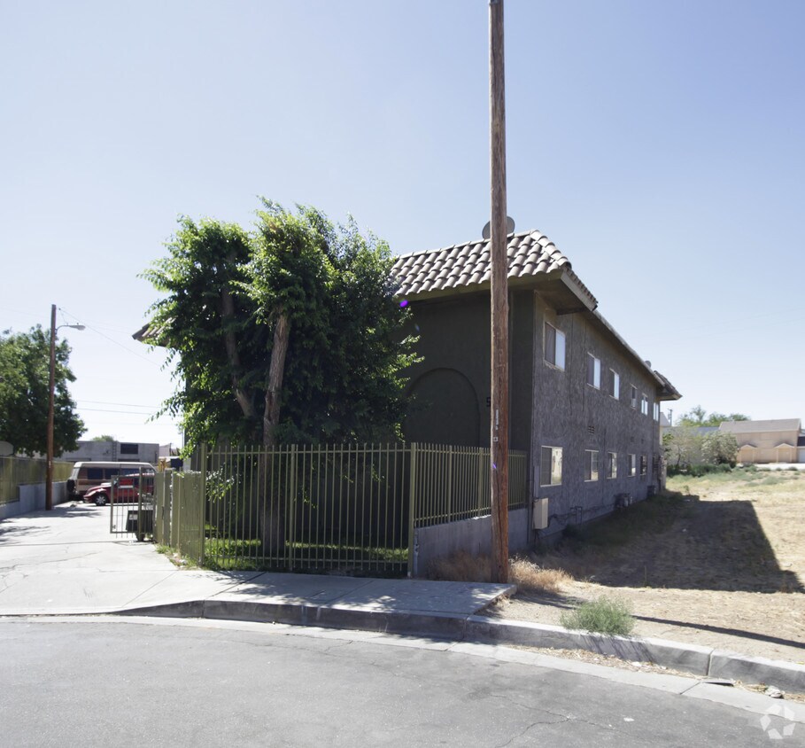Building Photo - 518 E Avenue Q4 S