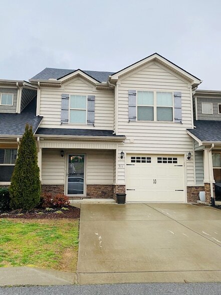 Building Photo - 911 Dahlia Dr
