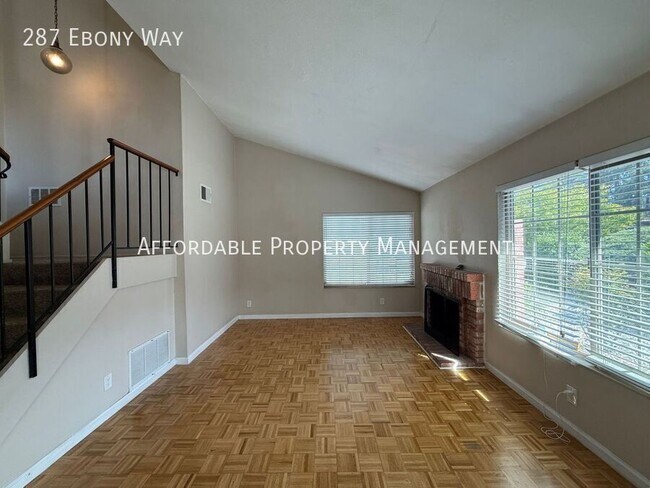 Foto del edificio - 287 Ebony Way