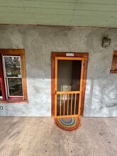 Building Photo - 2025 SE Taggart St