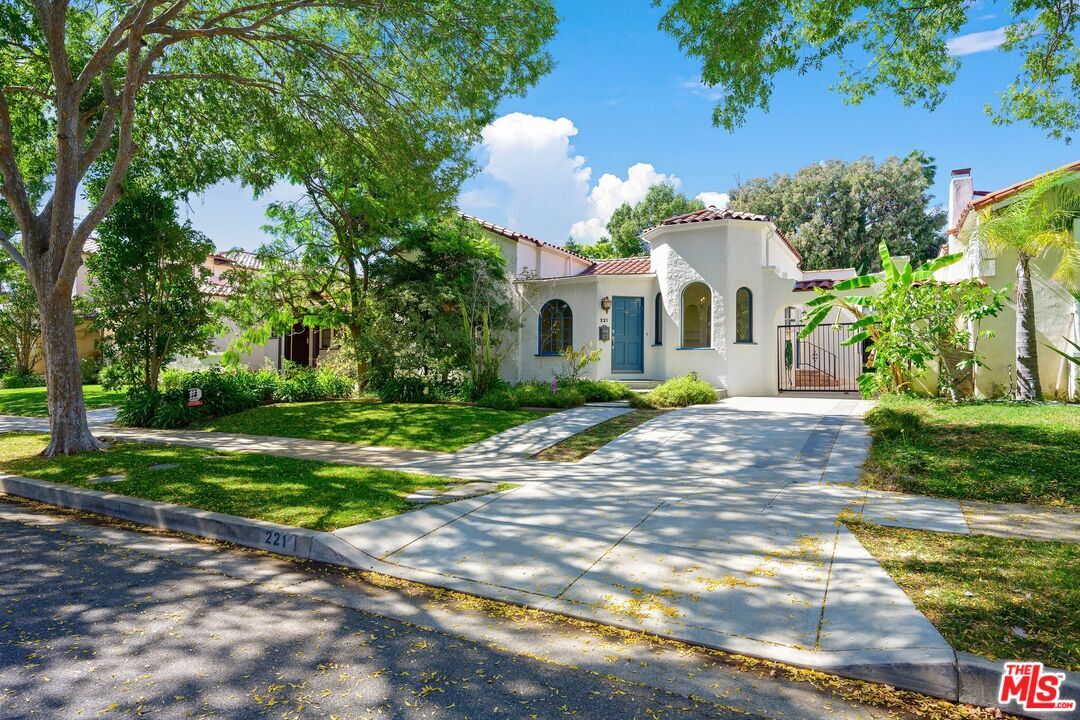 Primary Photo - 221 S Almont Dr