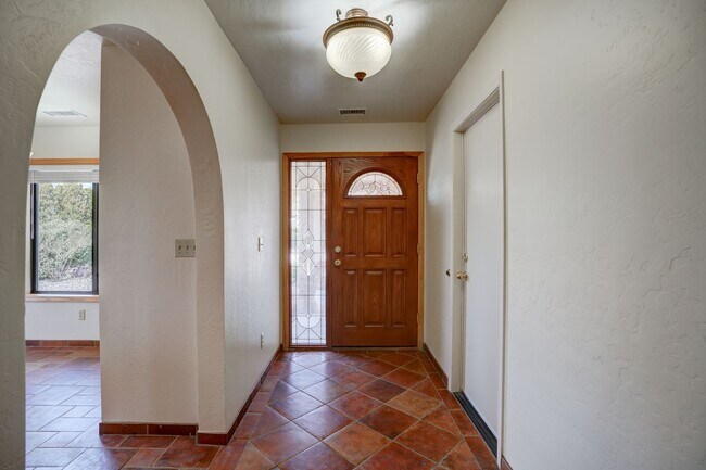 Foto del edificio - 5 Bedroom + a Den, 3 Bathroom, 2 Car Garage For Rent in Prescott!