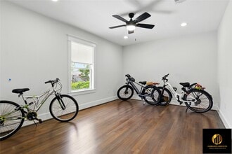 Building Photo - 522 Caplin St