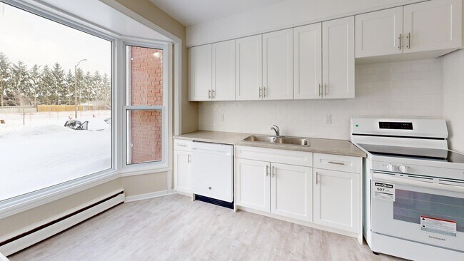 Building Photo - 141 Arbour Glen Crescent