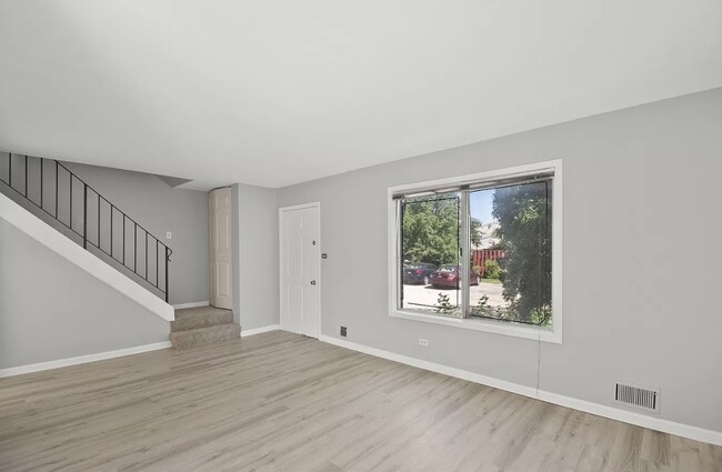 Building Photo - 1723 Queensbury Cir