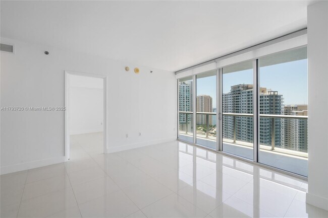 Foto del edificio - 475 Brickell Ave