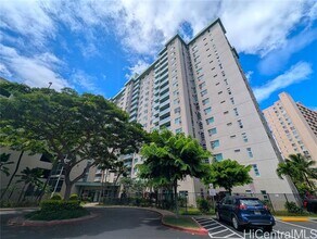 Building Photo - 3009 Ala Makahala Pl