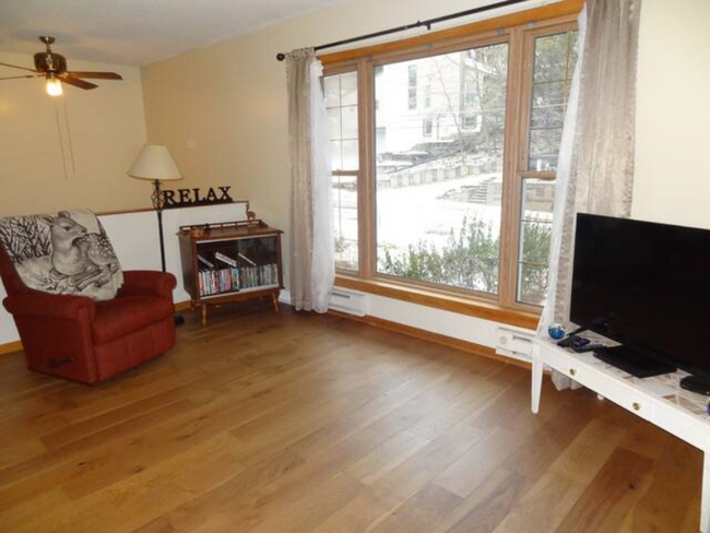 Living Room - 927 14th Ave SW