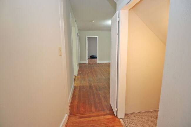 Foto del edificio - 2026/2027 PRE-LEASE! 5 Bedroom - Close to ...