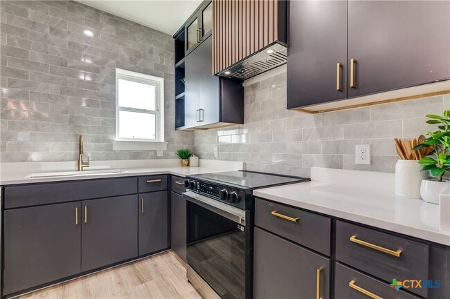 Building Photo - 126 E Lachapelle