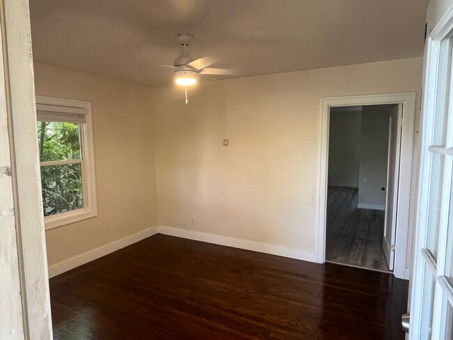 Foto del edificio - 2-Bedroom Crockett Lower Duplex Unit Avail...