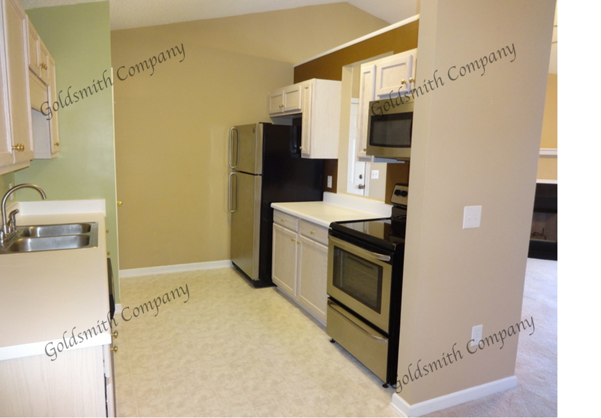 Primary Photo - 305 Pelham Square Way