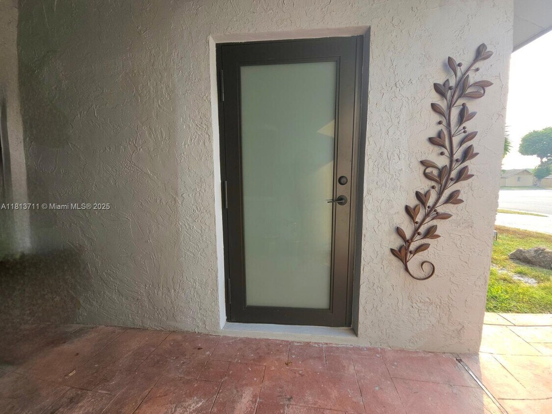 Foto del edificio - 15182 SW 69th St
