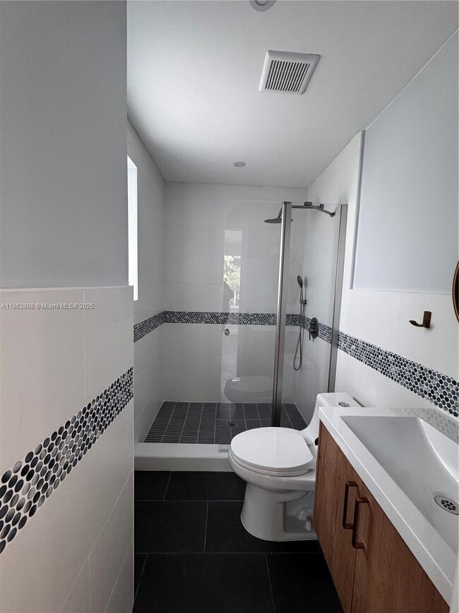 Building Photo - 2855 Royal Palm Ave