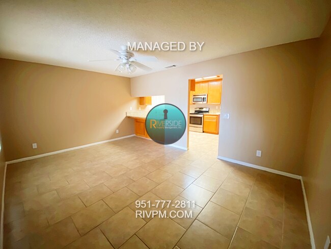 Foto del edificio - 360 Myrl Pl