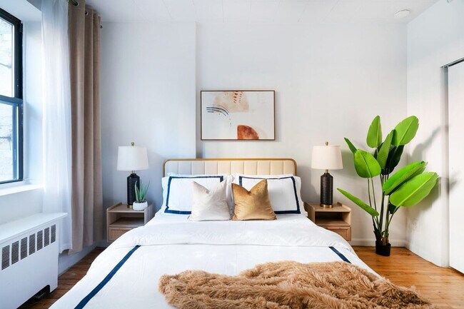 Foto del edificio - 317 W 74th St