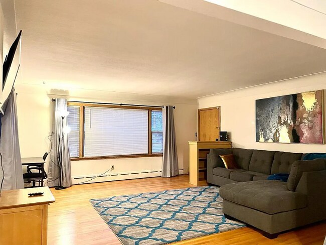 Building Photo - 224 2nd Ave
