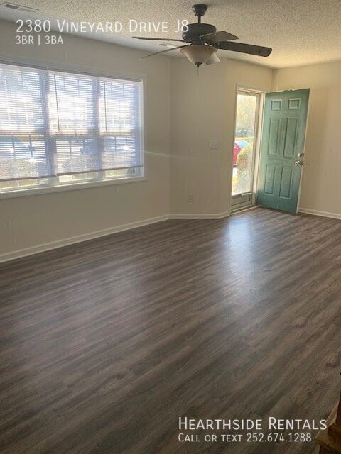 Building Photo - 2380 Vineyard Dr