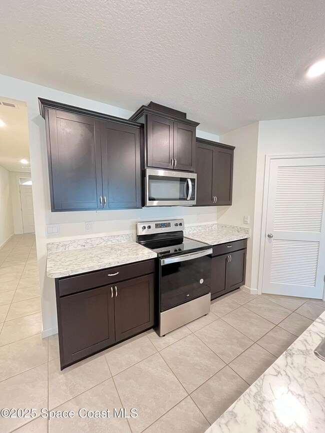 Building Photo - 1570 San Filippo Dr SE