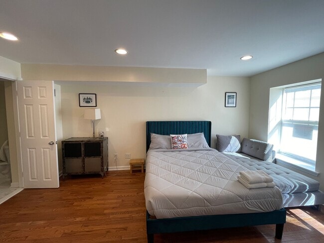 Building Photo - 7247 Charles St