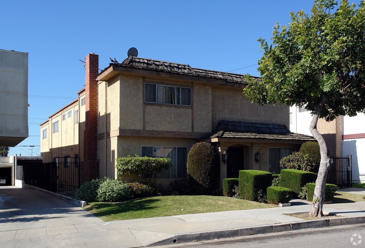 Primary Photo - 136 W Hillsdale St