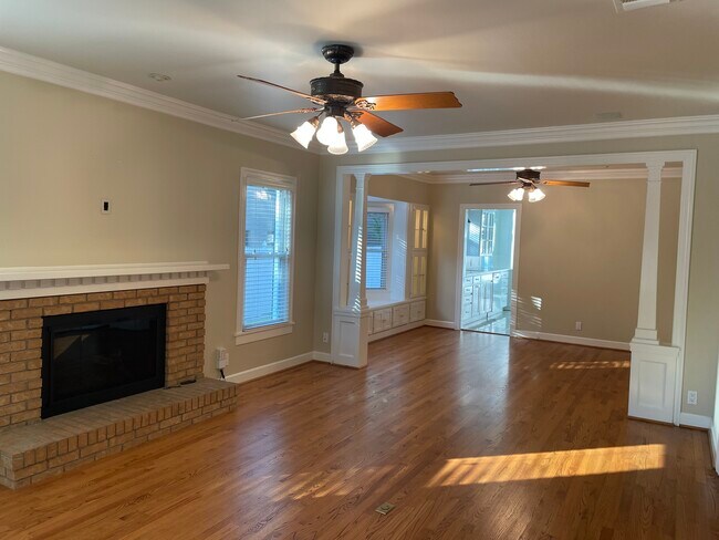 Sala de estar - 1500 Preston Ave