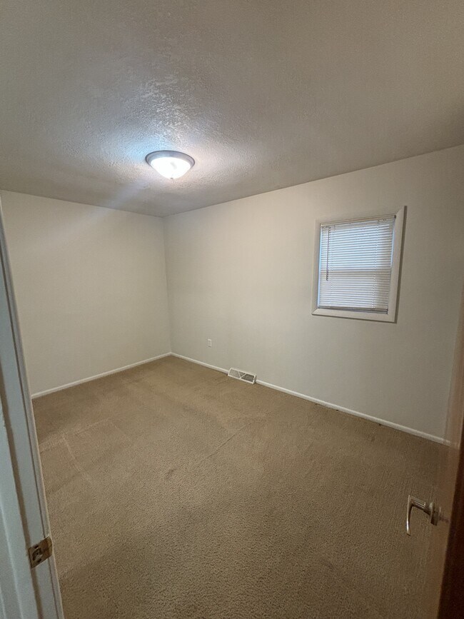 Building Photo - 16 Salem Rd