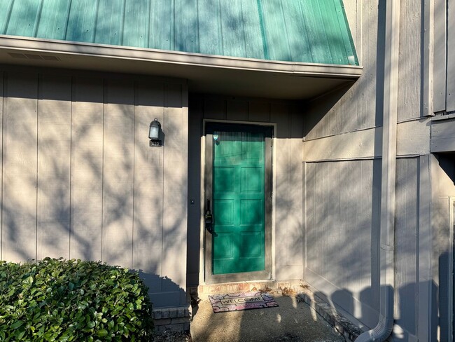 Building Photo - Lovely 1BR apartment in south Huntsville! ...