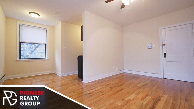 Foto del edificio - 818 W Diversey Pky