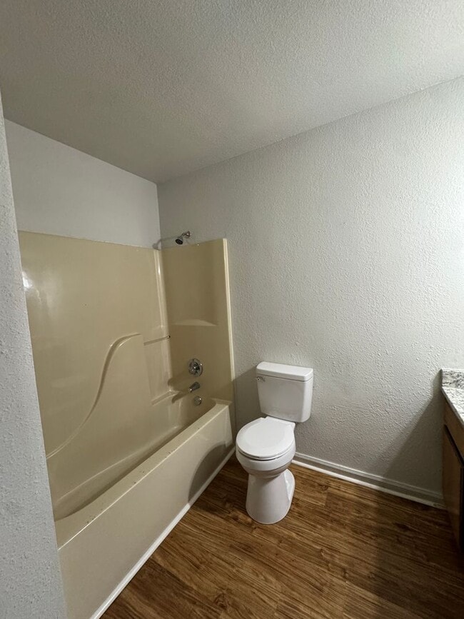 Building Photo - 2 BED / 1 Bath Apartment in Truman.  READY NOW!