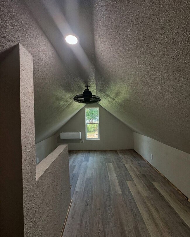 Building Photo - Adorable Home - Cassville