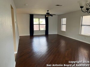 Foto del edificio - 15418 Walnut Creek Dr