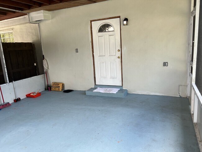 Building Photo - 6550 SW 53rd Ter