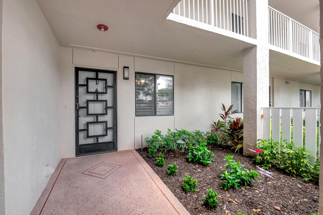 Building Photo - 6269 Pointe Regal Cir