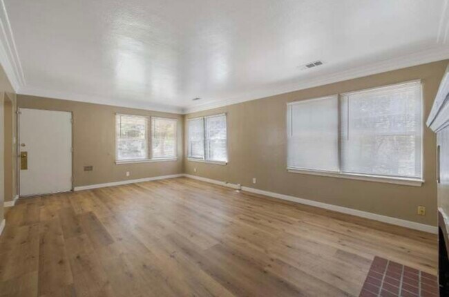 Foto del edificio - 1204 E Sequoia Ave