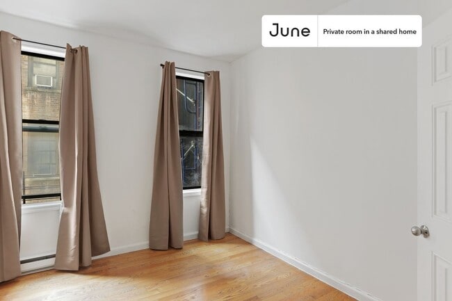 Building Photo - Private bedroom in 3 bed/1 bath Home