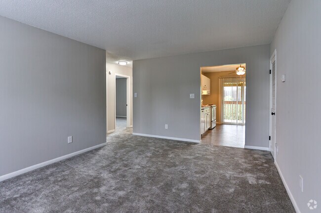 2 habitaciones, 1 baño - 1000 pies cuadrados - Sala de estar - Williamsburg Village