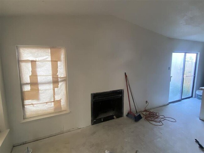 Foto del edificio - Cute 3/2 duplex with a garage