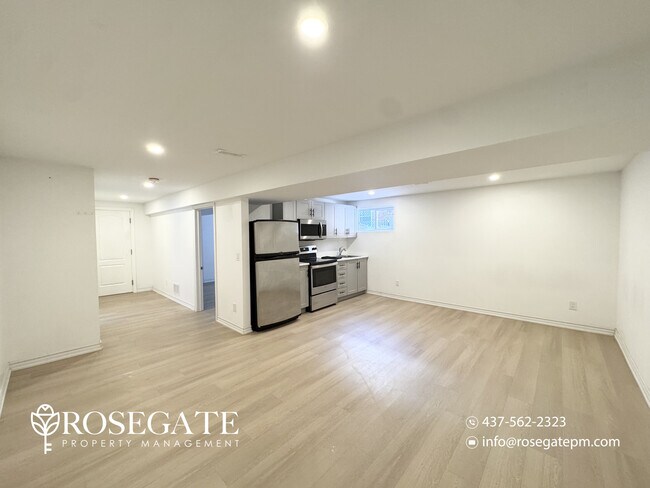 Photo du bâtiment - 1-Bedroom Unit with Private Backyard & Parking in Etobicoke