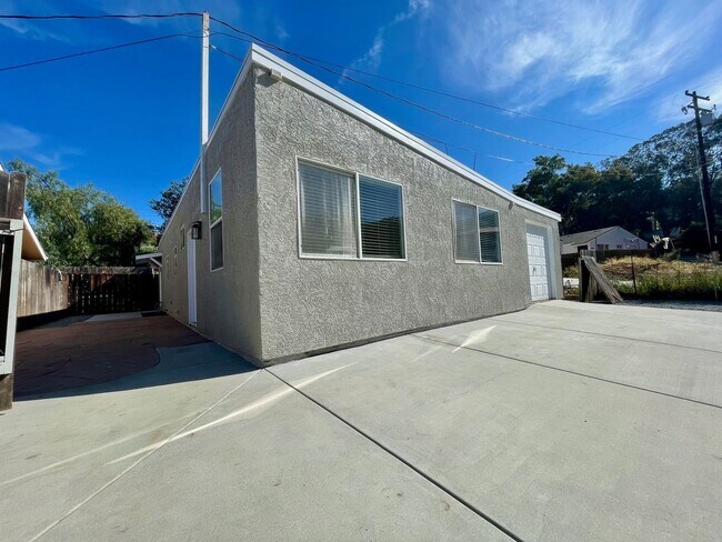 Foto del edificio - Gorgeous 2 Bedroom 1 Bathroom ADU in El Ca...