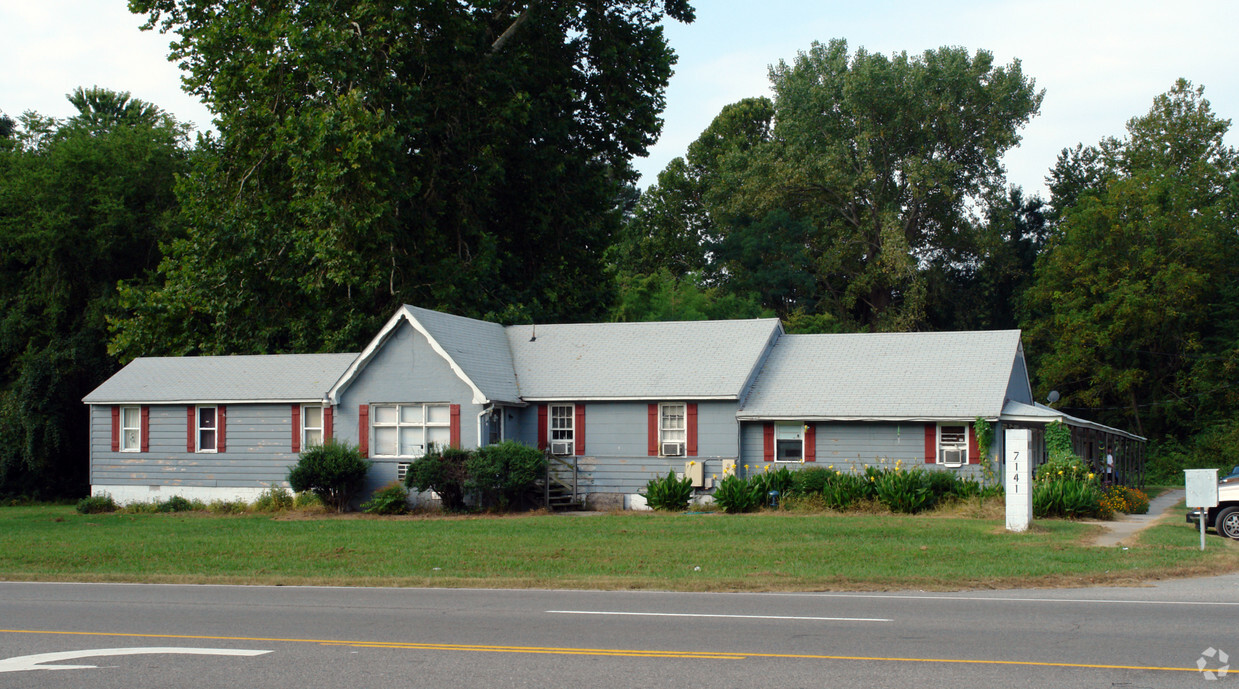 Building Photo - CAMBRIDGE APTS