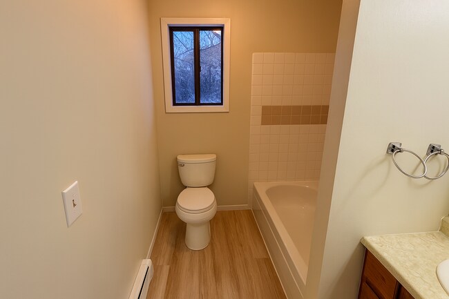 Building Photo - 110 N Yellowstone Ave