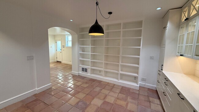 Foto del edificio - Epic REA - Rare Find Cozy and Update 2BR /...