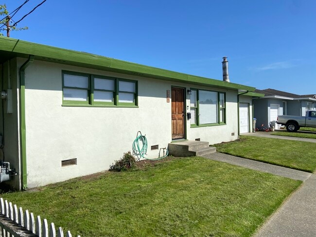 Building Photo - 227 Randolph Way